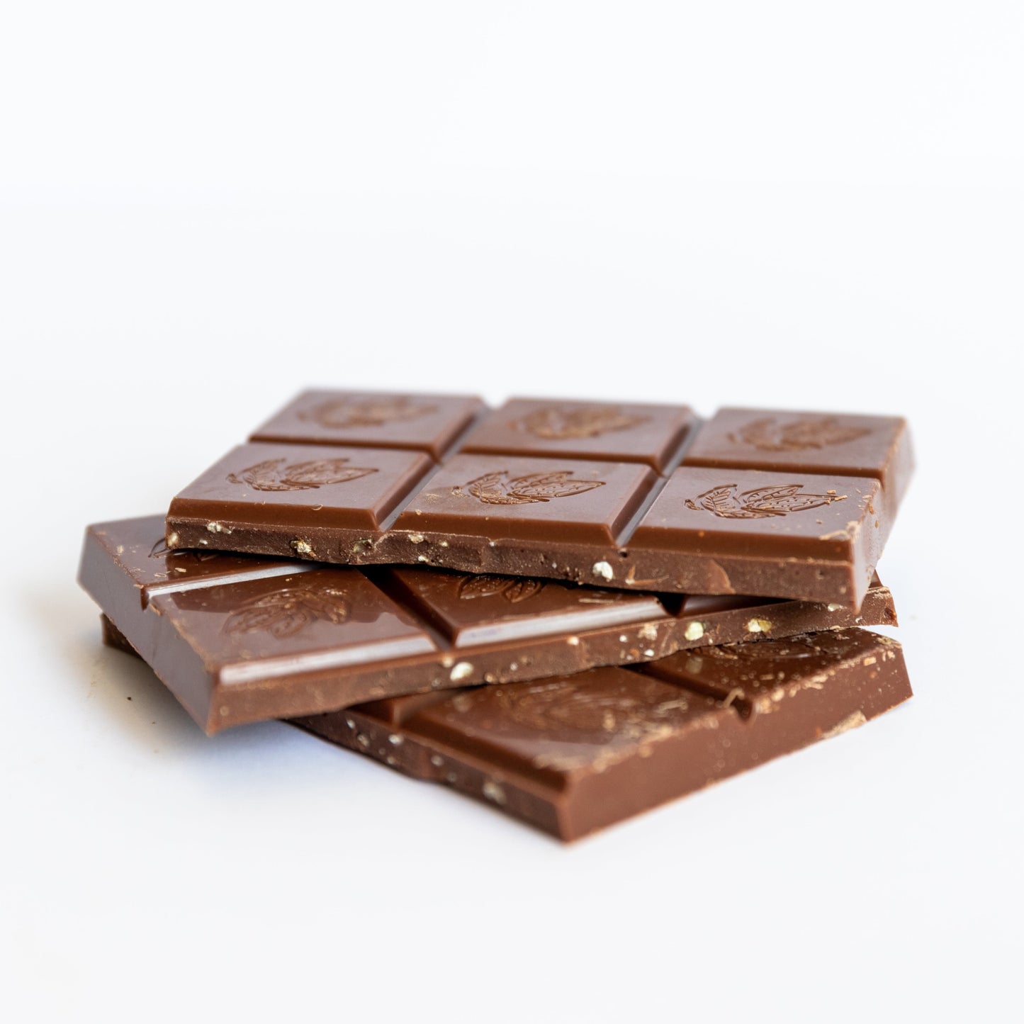 Chocolat au lait et graines de chanvre